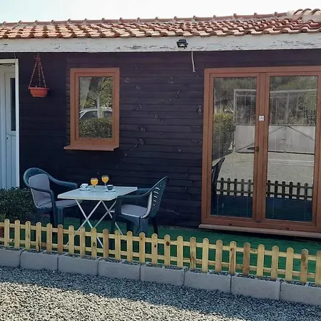 Weaver Studio Apartment, With Outside Space, Near Apartament Burgas